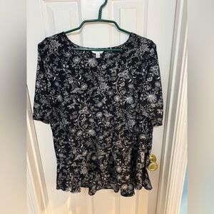 NWOT Time and Tru Black and White Floral blouse